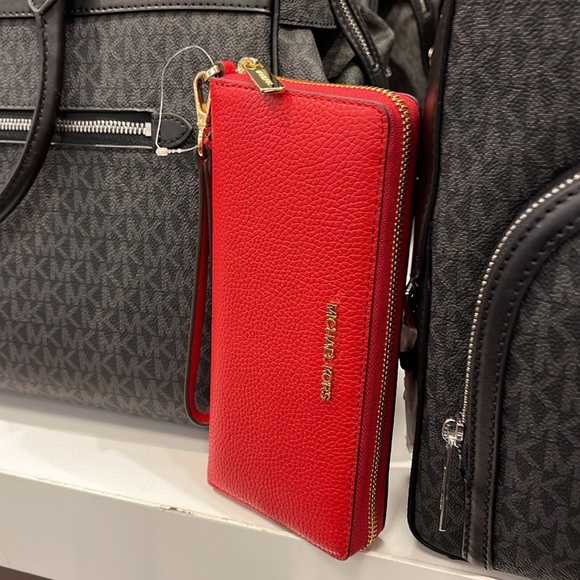 MICHAEL KORS
Leather Continental Wristlet Phone Case Wallet
Bright Red
NWT - Picture 12 of 16